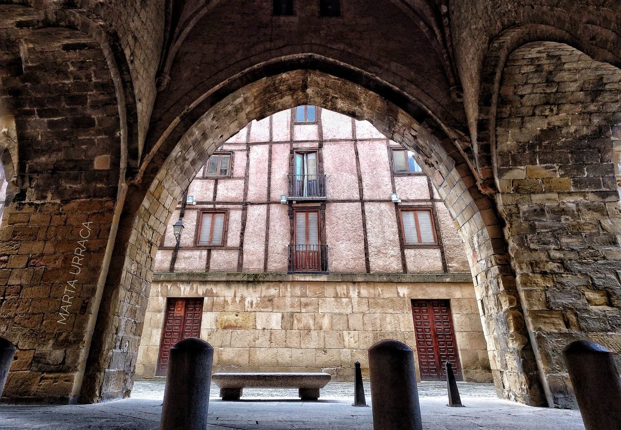 VIEW OF HISTORIC BUILDING WITH WINDOWS