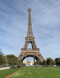  eiffel tower in the fall 