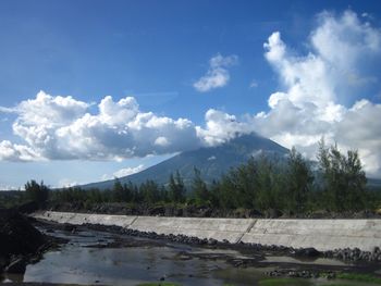 Scenic view of lake and mountains against sky