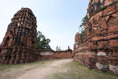 Old ruins of building against sky