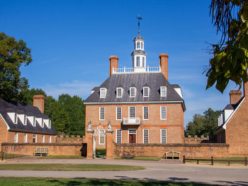 In historic colonial williamsburg, virginia, the governor's palace and clear blue sky above.