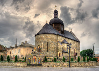 View of historic building against cloudy sky