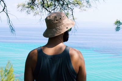 Rear view of a man looking at the sea