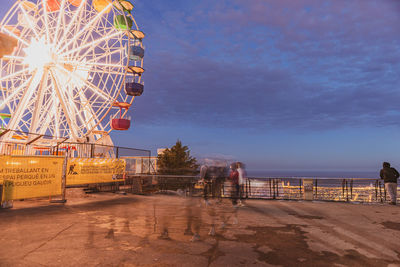 Ferris wheel in city at sunset