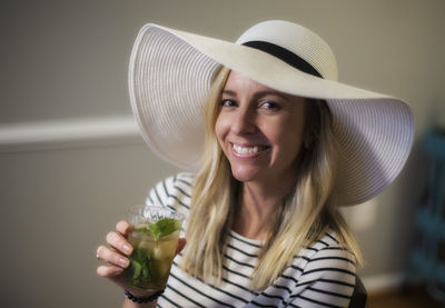 Portrait of smiling woman holding fresh drink