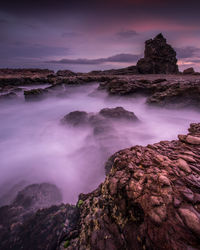 The gentle waves use slow shooting and the waves are especially beautiful when the sun goes down