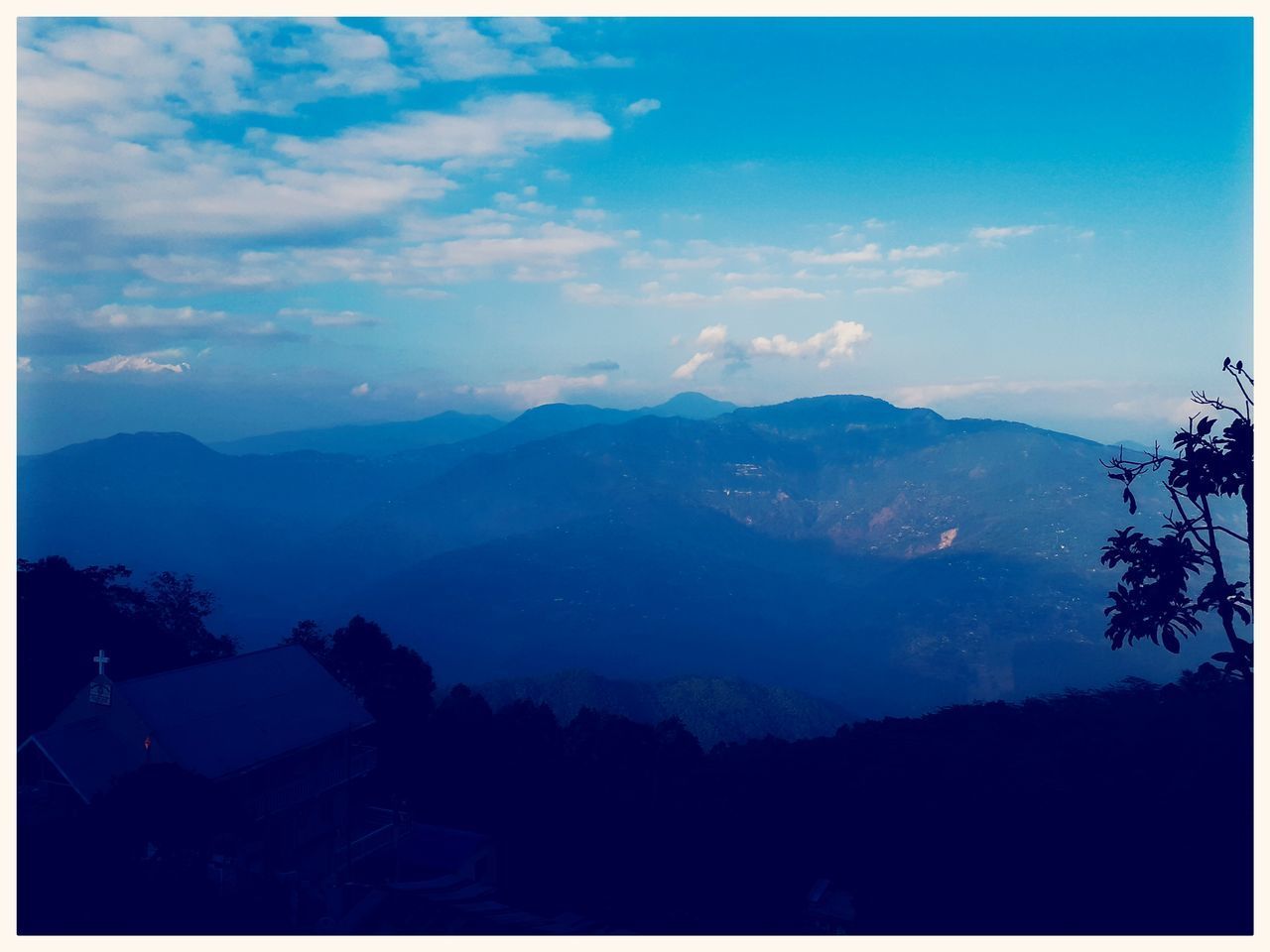 SILHOUETTE MOUNTAIN RANGE AGAINST SKY