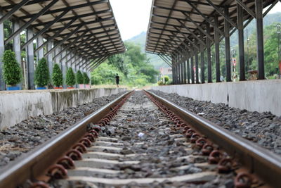 Surface level of railroad tracks