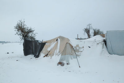 Heavy snow covers the syrian refugee camps. 