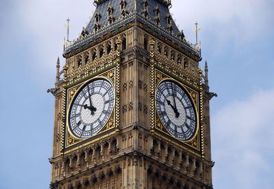 Famous big ben clock tower at the palace of westminster in london, united kingdom, uk.