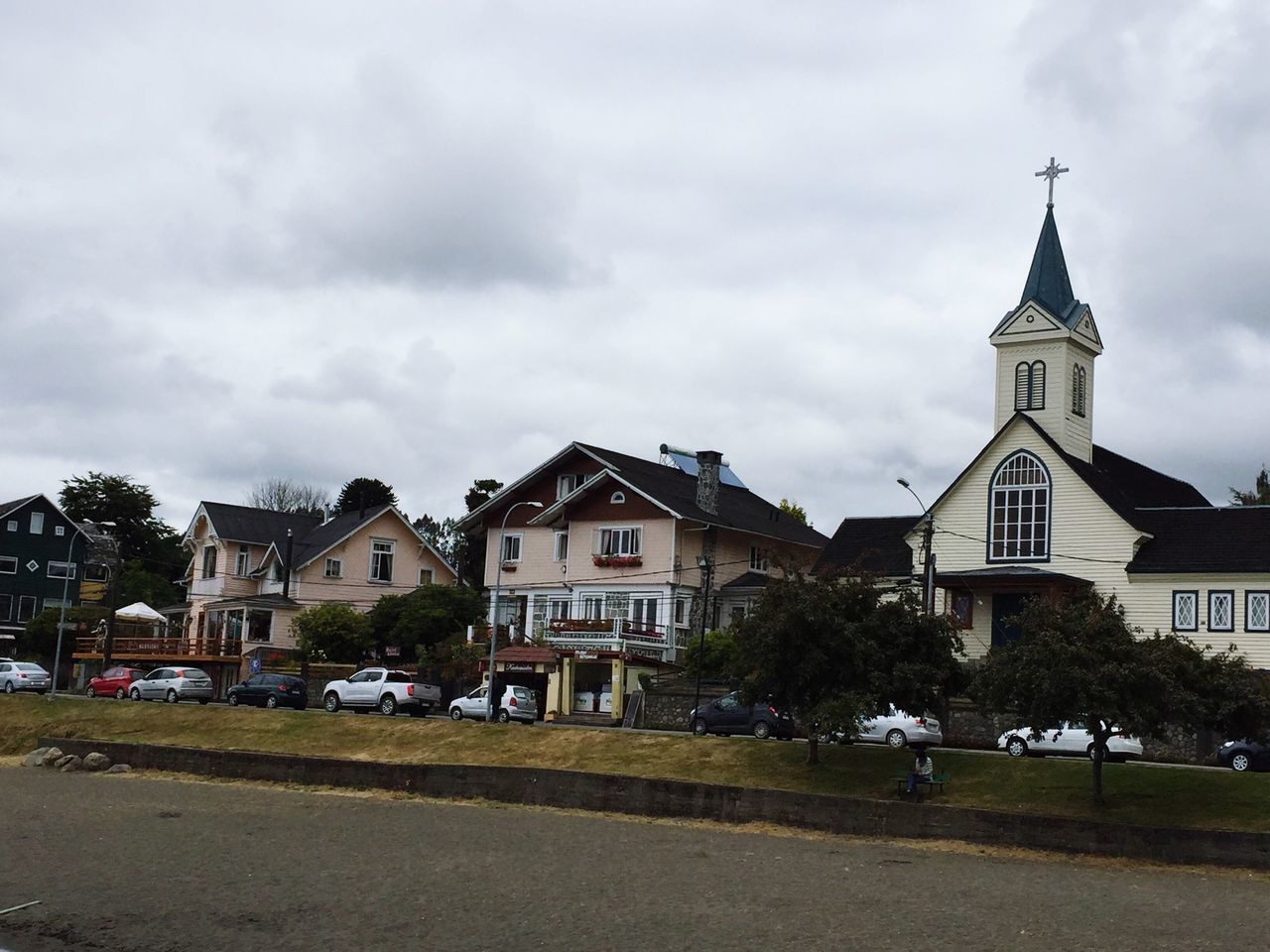 building exterior, architecture, built structure, sky, cloud - sky, street, cloudy, car, transportation, road, tree, land vehicle, house, city, cloud, residential building, residential structure, mode of transport, incidental people, day