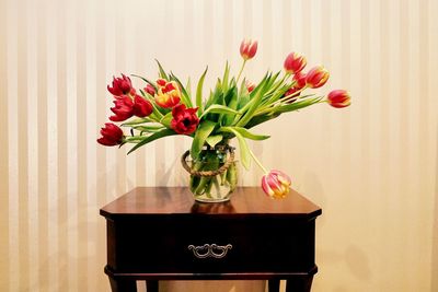 Close-up of pink flower in vase