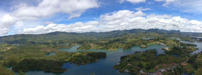 Panoramic view of lake and mountains against sky