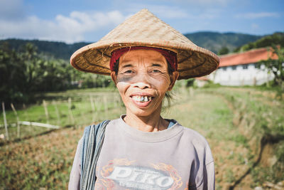 Portrait of smiling woman wearing hat