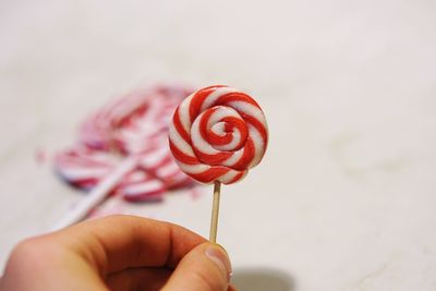 Close-up of hand holding lollipop