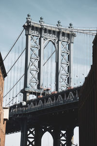 A vertical shot of the manhattan bridge in new york city, usa