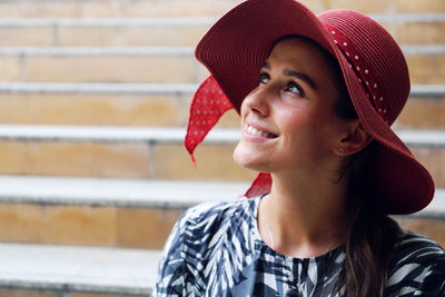 Portrait of smiling young woman wearing hat