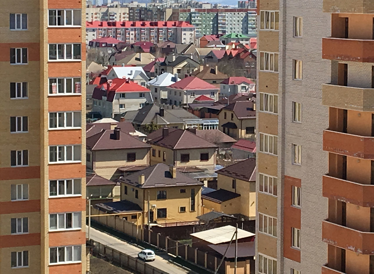 FULL FRAME SHOT OF RESIDENTIAL BUILDINGS