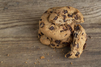 Brown cookies on wooden background