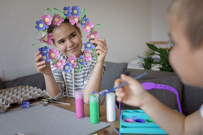 Kids create easter flower wreath in pastel colors using an upcycled egg trail. zero waste lifestyle