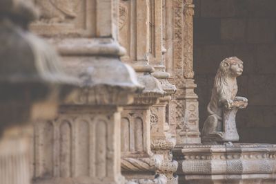 Sculpture by columns at jeronimos monastery