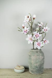 Close-up of flowers in vase on table