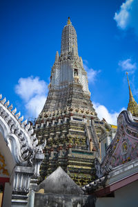 Low angle view of wat arun against sky