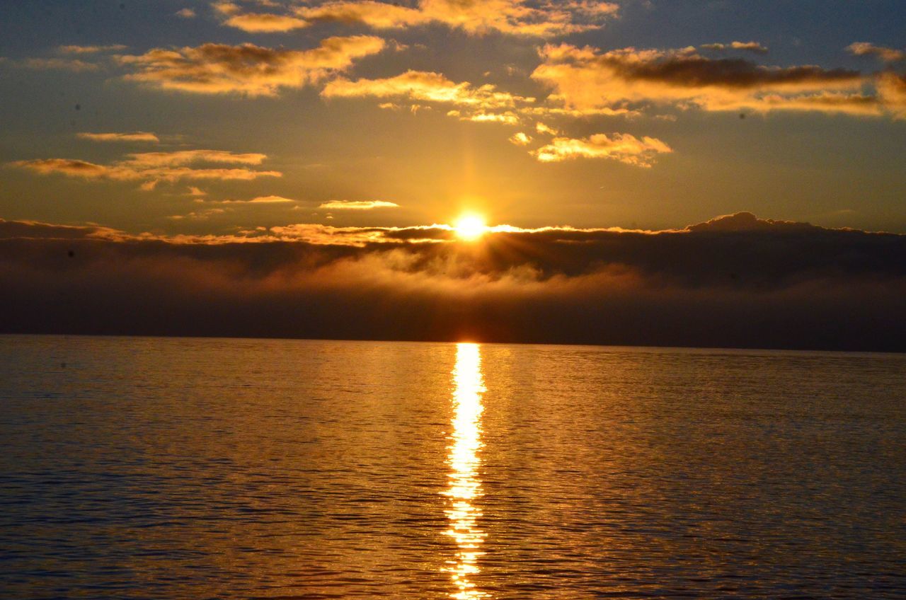 sunset, water, sun, scenics, tranquil scene, reflection, tranquility, beauty in nature, waterfront, sky, sea, idyllic, orange color, nature, silhouette, cloud - sky, rippled, sunlight, cloud, lake