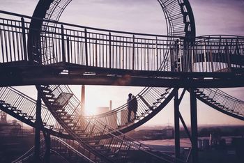 VIEW OF METALLIC STRUCTURE AGAINST SKY