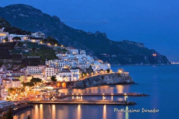 VIEW OF ILLUMINATED CITY AT WATERFRONT