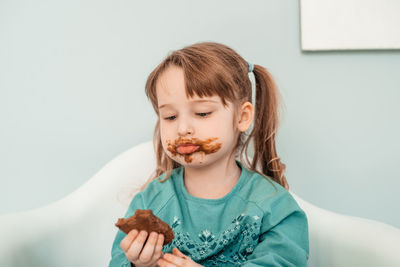 Portrait of cute girl holding ice cream