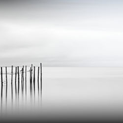 Minimalistic view over seafront in blackandwhite