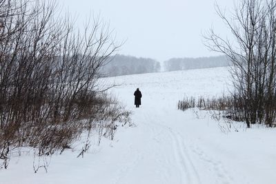 A man who contemplates long journeys