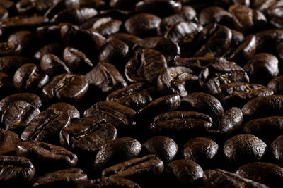 Roasted coffee beans closeup background horizontal.