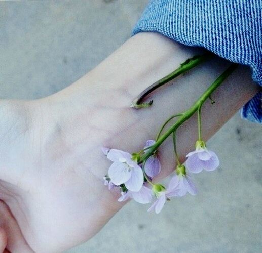 flower, human hand, women, human body part, real people, lifestyles, one person, close-up, nature, people, adult, day, adults only, bouquet, bride, outdoors