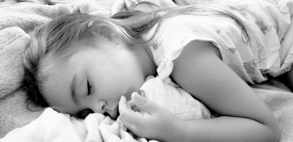 Portrait of woman sleeping on bed