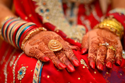 Close-up midsection of woman with henna tattoo