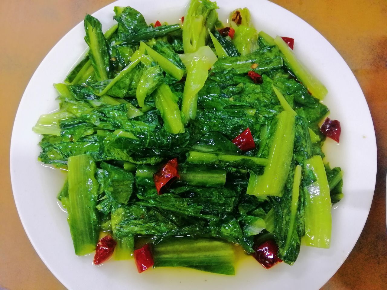 DIRECTLY ABOVE SHOT OF CHOPPED VEGETABLES IN PLATE