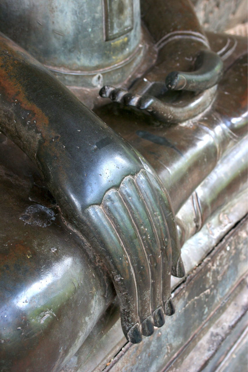 CLOSE-UP OF METAL SCULPTURE IN CONTAINER