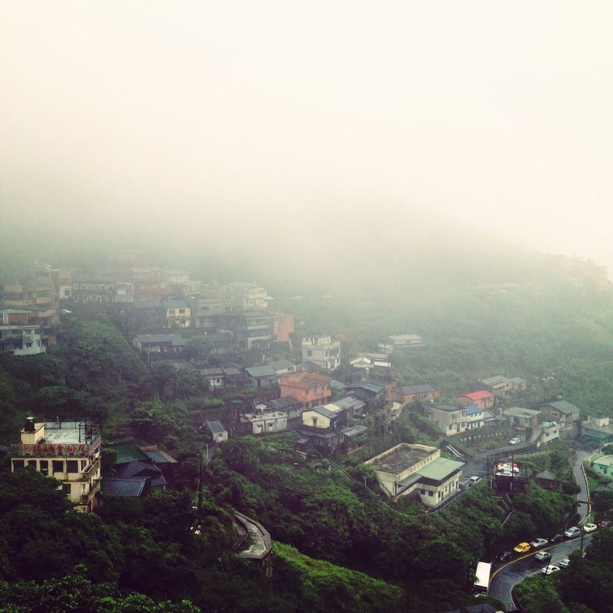 building exterior, architecture, built structure, cityscape, crowded, high angle view, residential district, city, residential building, fog, residential structure, house, tree, townscape, copy space, town, community, sky, foggy