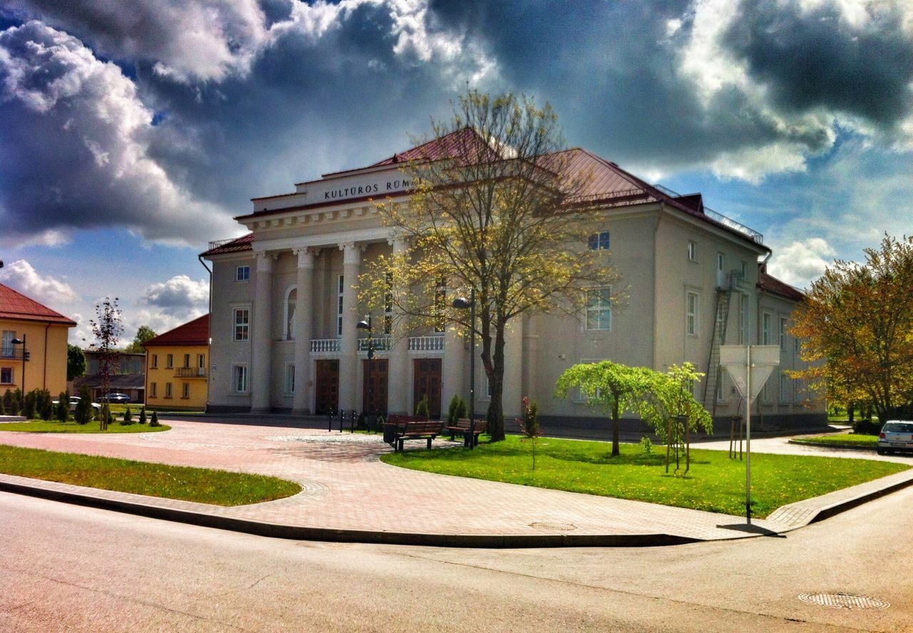 building exterior, architecture, built structure, sky, cloud - sky, cloud, street, tree, house, city, road, cloudy, residential structure, residential building, grass, sunlight, building, day, facade, outdoors