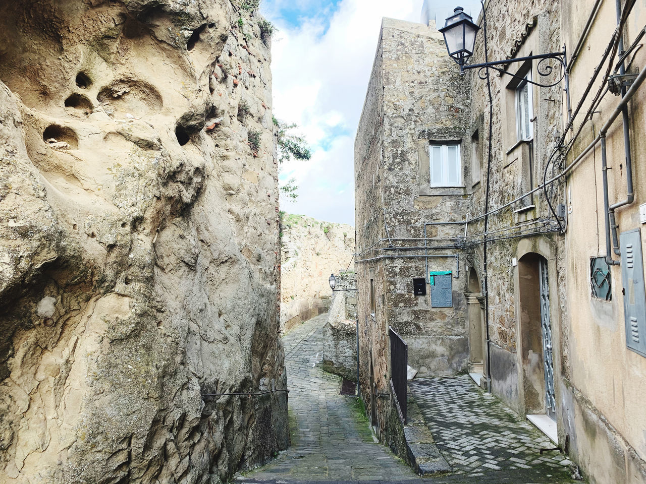 NARROW ALLEY AMIDST OLD BUILDINGS