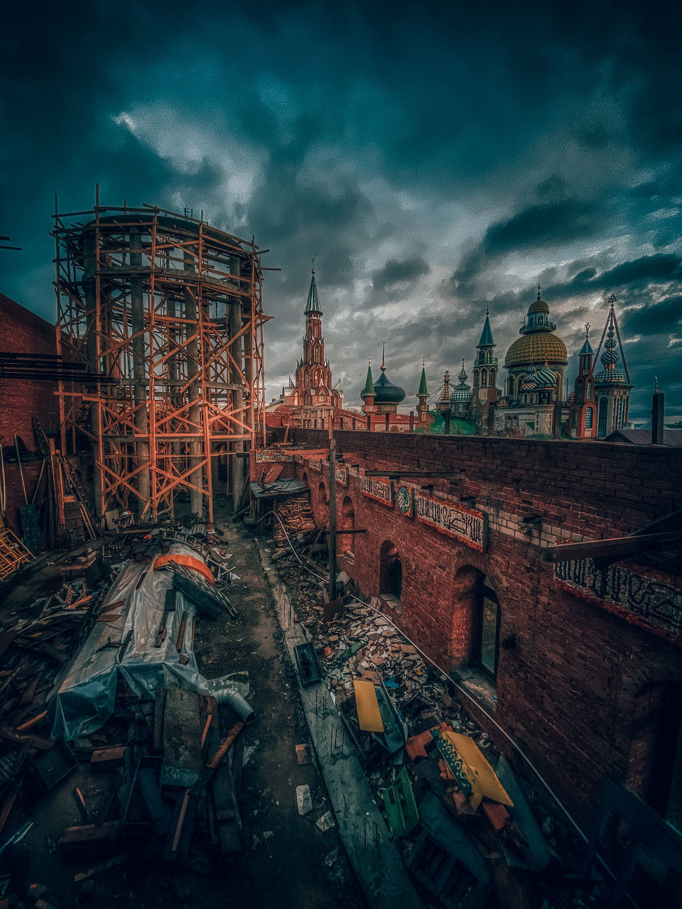 HIGH ANGLE VIEW OF ABANDONED AND BUILDINGS AGAINST SKY