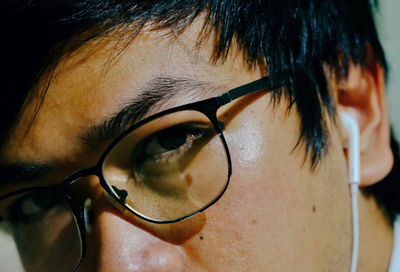 Close-up portrait of man wearing eyeglasses