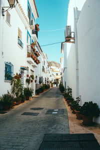 Narrow alley amidst buildings in city