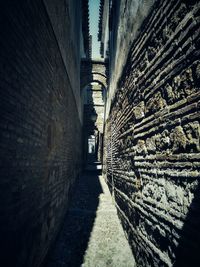 Alley amidst walkway