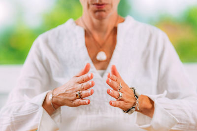 Heart centering meditation. hands of a emotional healer, the heart centering meditation technique 