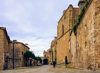 Alley amidst buildings against sky.  convento de san vicente 