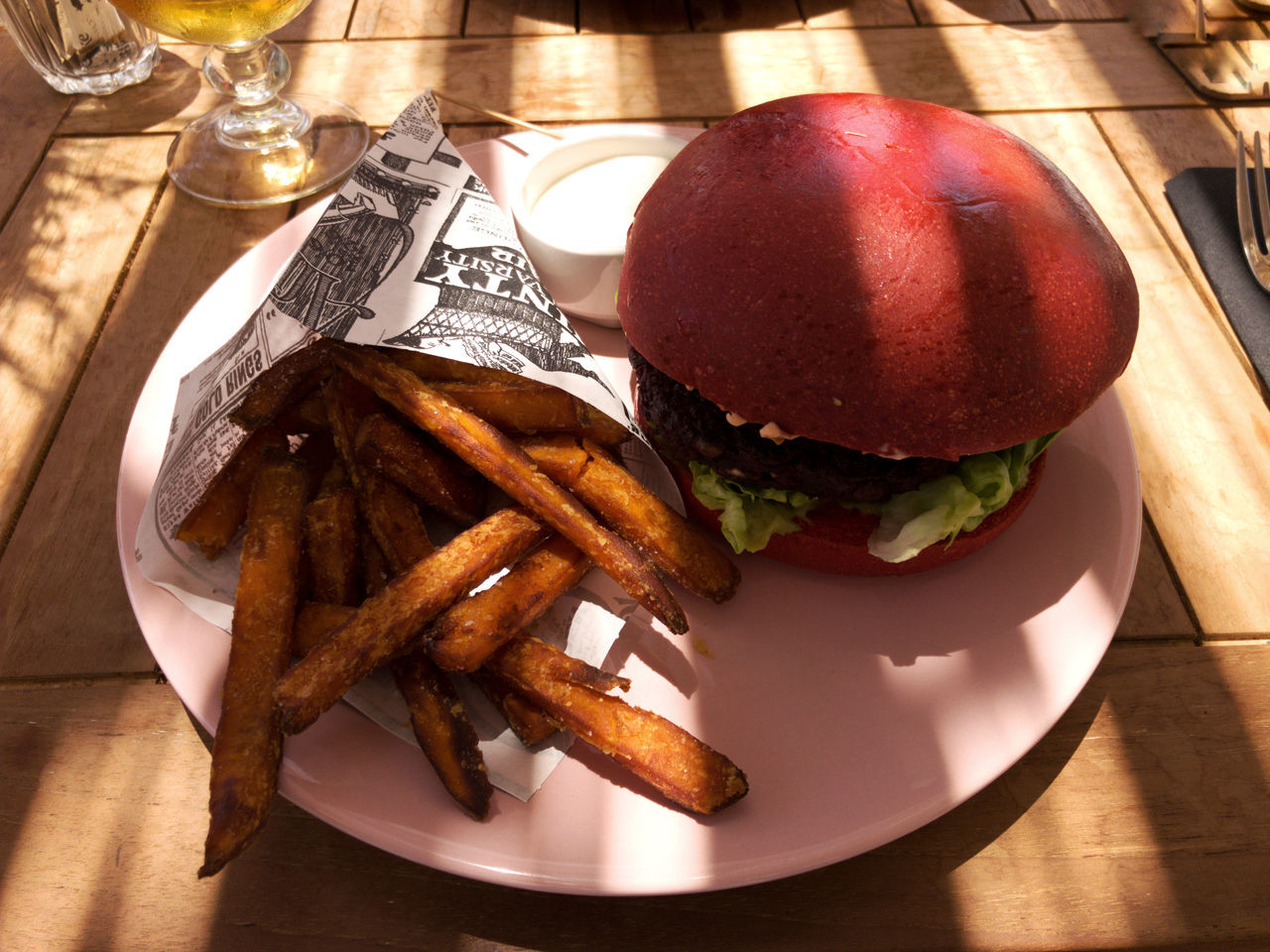 HIGH ANGLE VIEW OF FOOD IN PLATE