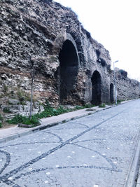 Old ruin building against sky